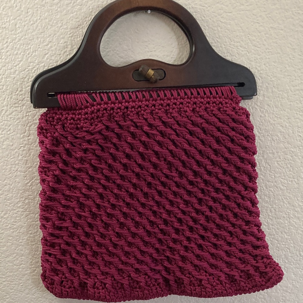 Burgundy woven Knit Handbag with wooden handles fall trend boho y2k